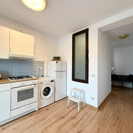 Апартаменти Panorama View Retreat - Elegant Бухарест